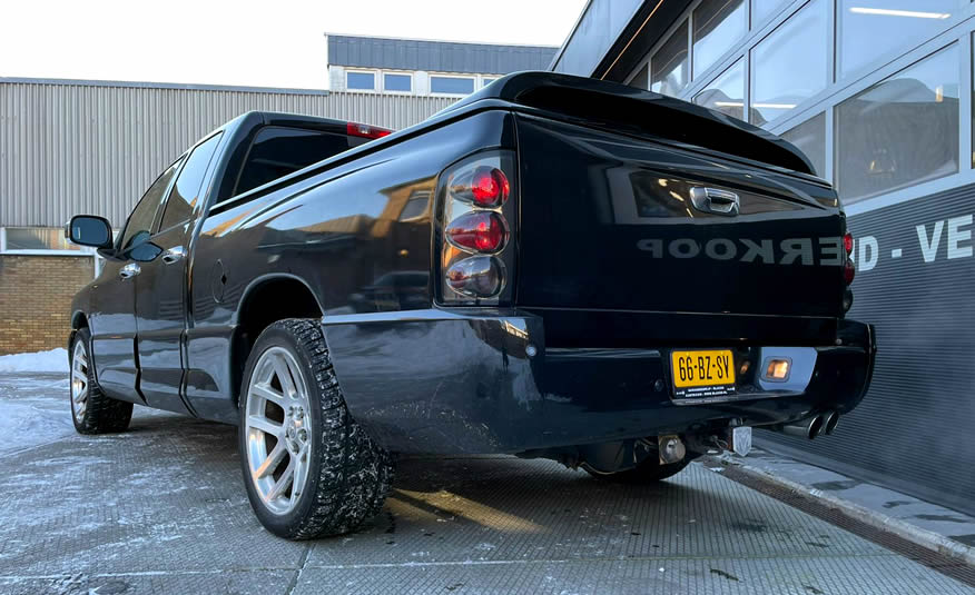 Te koop: Dodge Ram SRT10 V10 Viper metallic zwart
