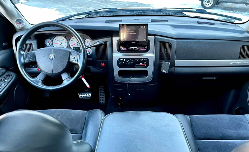 Te koop: Dodge Ram SRT10 V10 Viper metallic zwart voorbank