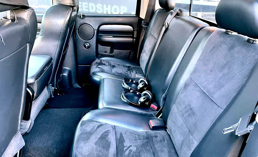 Te koop: Dodge Ram SRT10 V10 Viper metallic zwart achterbank