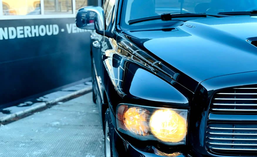 Te koop: Dodge Ram SRT10 V10 Viper metallic zwart