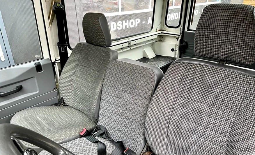 2000 Land Rover Defender 90 Hard Top voorbank