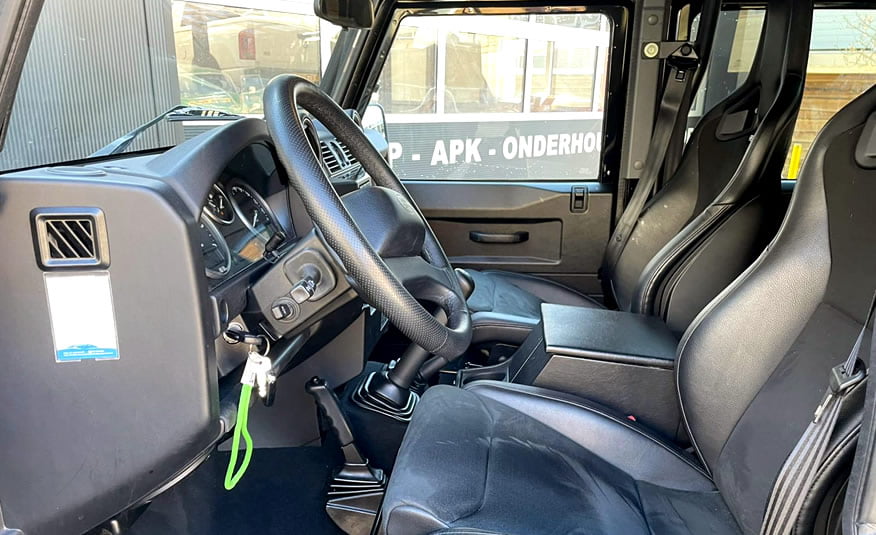 Te koop 2016 Land Rover Defender diesel black zwart 4x4 grijs kenteken