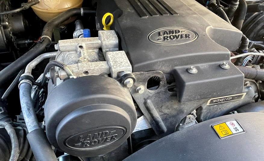 Land Rover Defender diesel motor