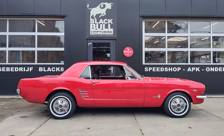 1966 Ford Mustang V8 roodpassangierskant