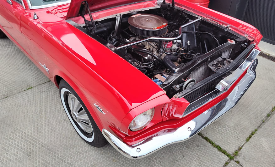 1966 Ford Mustang V8 motor