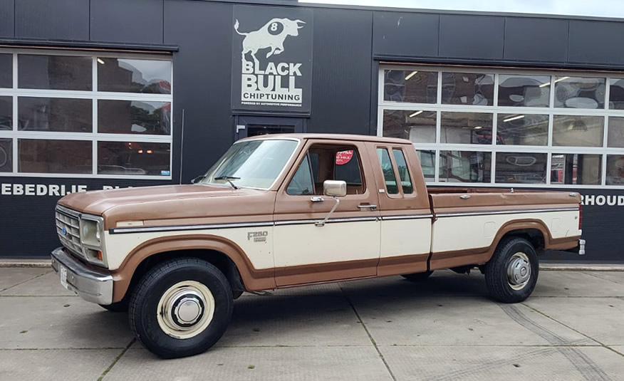 1985 Ford F250 bullnose pickup