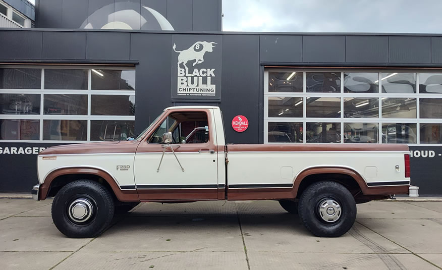 Oldtimer pickup met V8 te koop
