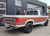 1984 Ford F250 bullnose pickup met 6.9idi V8 diesel en automaat