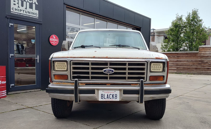 1984 Ford F250 bullnose pickup met 6.9idi V8 diesel en automaat