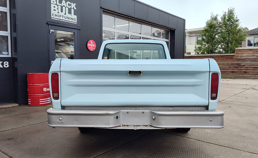 1975 Ford F100 pickup met 360ci big block en originele grille