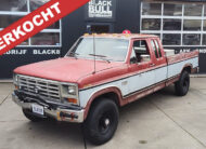Bullnose Ford oldtimer pickup 4x4 vierwieldrive