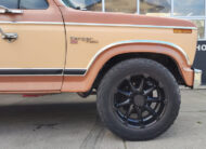Oldtimer pickup Ford F250 met keiharde laadbak