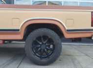 Ford pickup oldtimer met ruime laadruimte en V8 motor