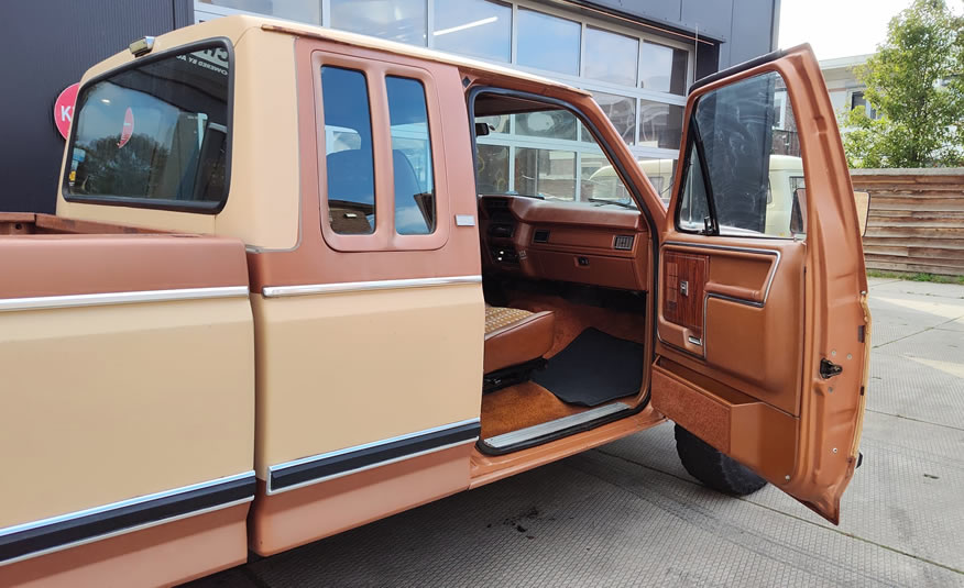 Ford F250 V8 400ci met automatische transmissie