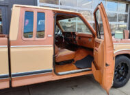 8-gaats assen op een Ford F250 oldtimer uit 1981