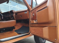 Elektrische ramen en cruise control in oldtimer Ford pickup