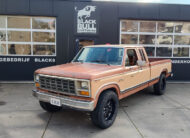 Ford F250 1981 met centrale deurvergrendeling en airco