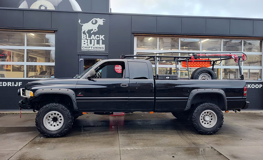 4x4 pickup diesel Dodge Ram 2500 12V Cummins
