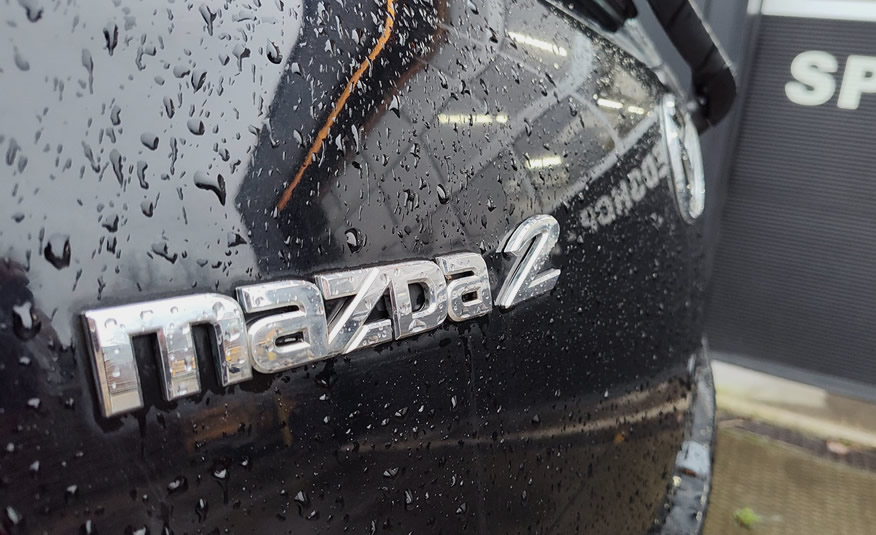 Mazda 2 embleem