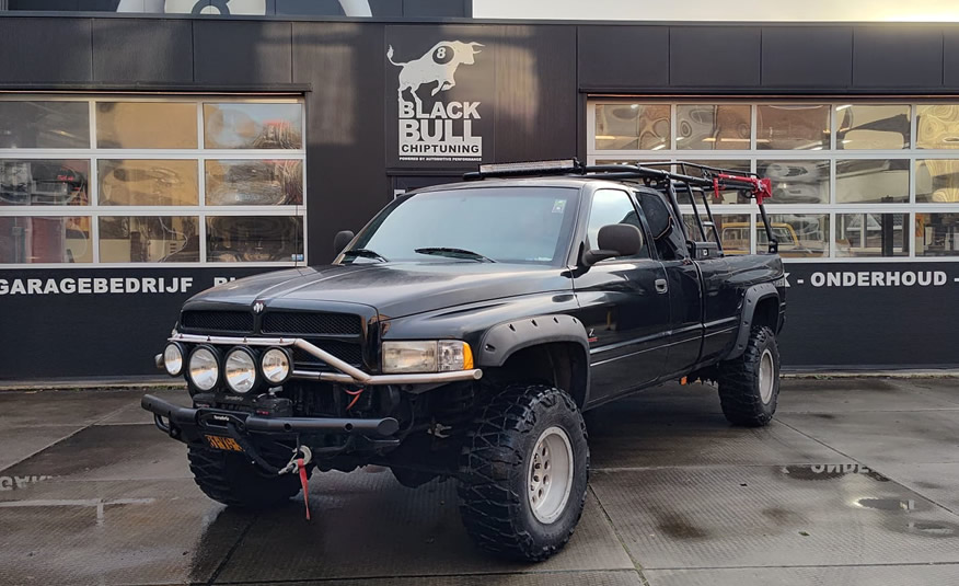 Youngtimer diesel pickup Dodge Ram 2500