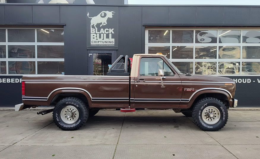 Ford F350 XL 4x4 1982 oldtimer pickup met 400ci V8 motor
