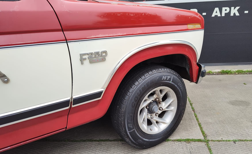 carrosserie voorscherm van een Ford F-250 uit 1986