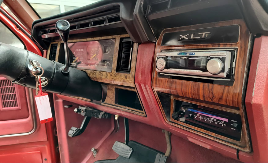 detail van het dashboard van de Ford F-250