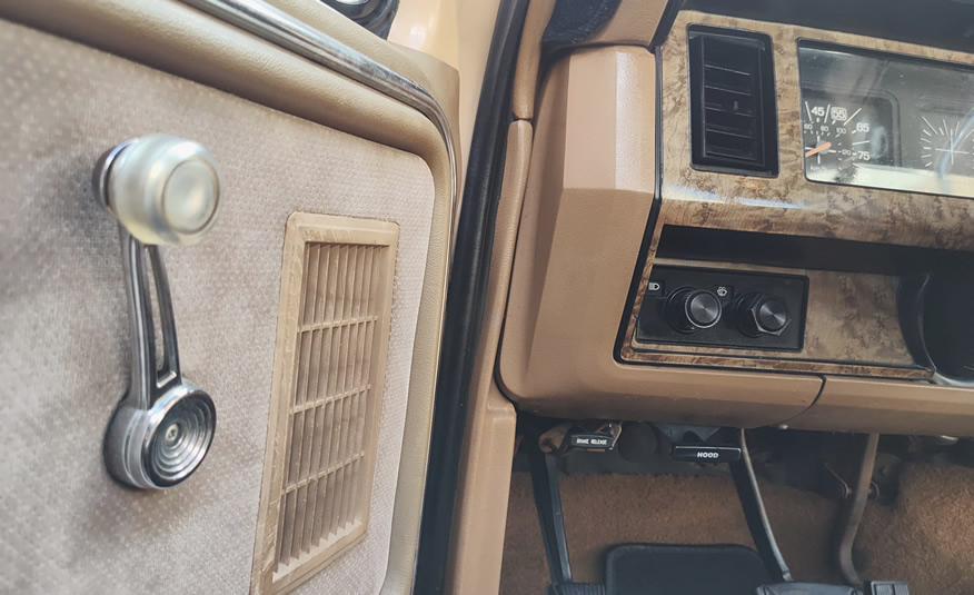 originele raamslinger in de cabine van een Ford F-150