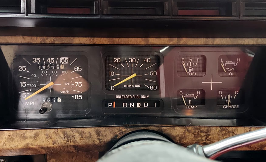 originele snelheidsmeter van een Ford F-250 uit 1986